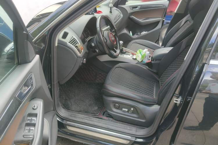 Used Audi Q5 2017 Plus 40 TFSI Ambition Model Driver Seat