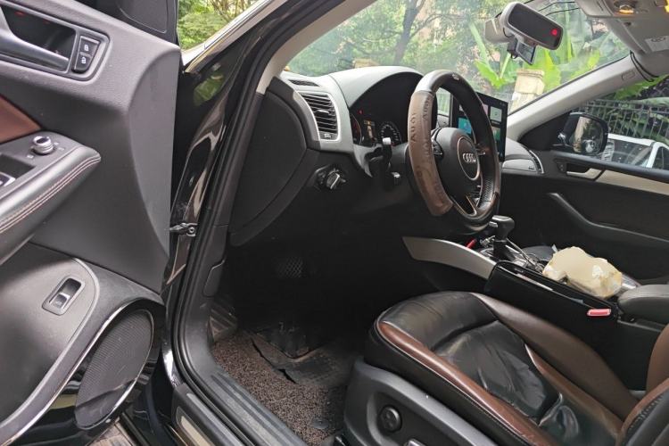 Used Audi Q5 2017 Plus 40 TFSI Technology Model Driver Seat
