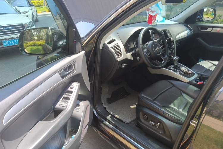 Used Audi Q5 2017 40 TFSI Technology Edition Driver Seat