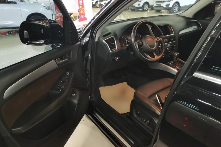 Used Audi Q5 2017 Plus 40 TFSI Technology Model Driver Seat