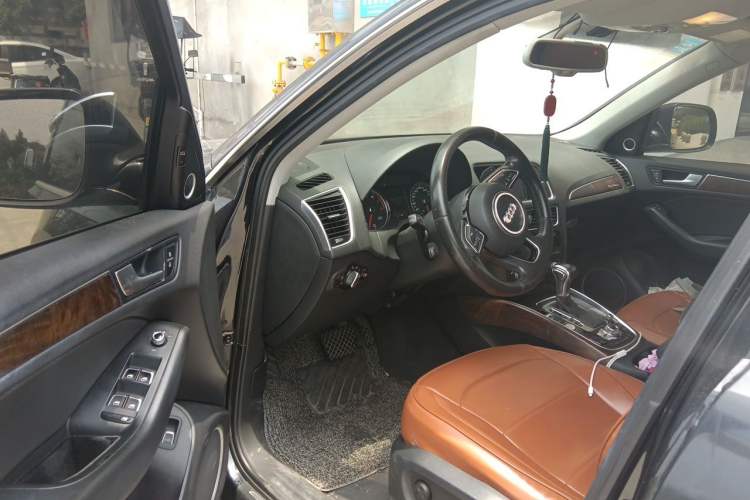 Used Audi Q5 2017 40 TFSI Comfort Model Driver Seat
