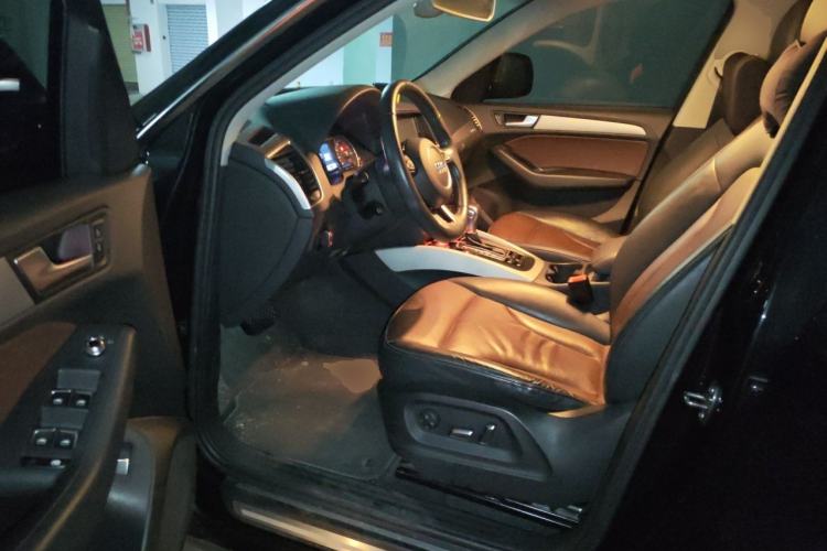 Used Audi Q5 2017 Plus 40 TFSI Ambition Model Driver Seat
