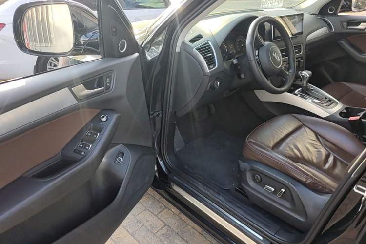 Used Audi Q5 2017 40 TFSI Technology Edition Driver Seat