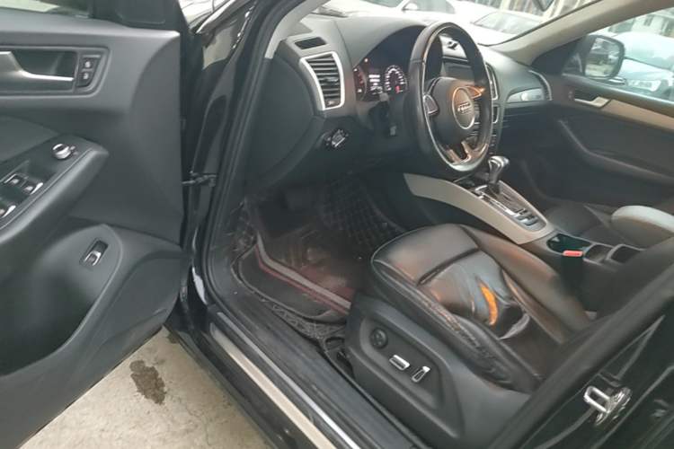 Used Audi Q5 2017 40 TFSI Ambition Edition Driver Seat