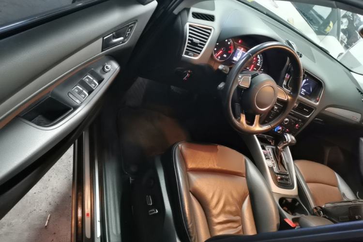 Used Audi Q5 2017 Plus 40 TFSI Ambition Model Driver Seat