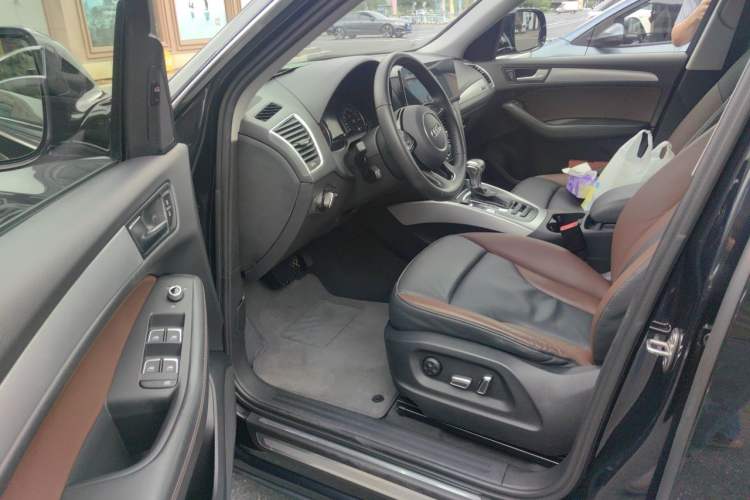 Used Audi Q5 2017 Plus 40 TFSI Technology Model Driver Seat