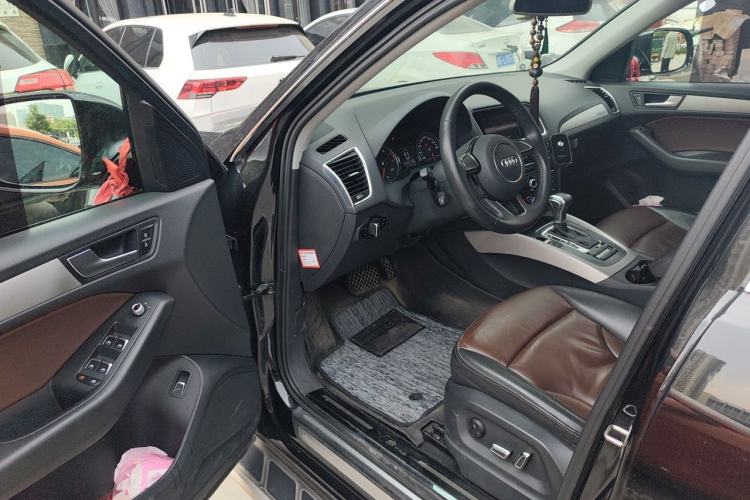 Used Audi Q5 2017 Plus 40 TFSI Ambition Model Driver Seat
