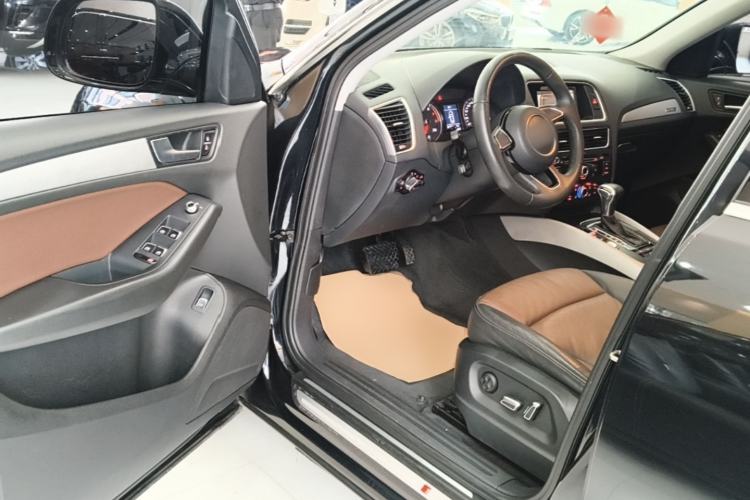 Used Audi Q5 2017 Plus 40 TFSI Ambition Model Driver Seat