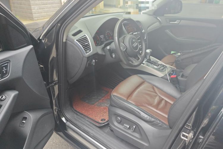 Used Audi Q5 2017 Plus 40 TFSI Ambition Model Driver Seat
