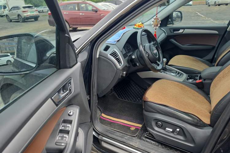 Used Audi Q5 2017 Plus 40 TFSI Ambition Model Driver Seat