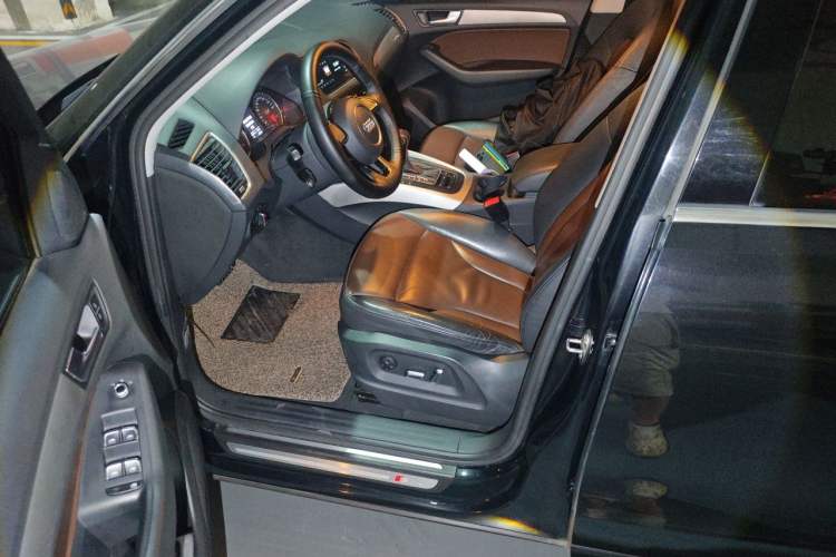 Used Audi Q5 2017 Plus 40 TFSI Ambition Model Driver Seat