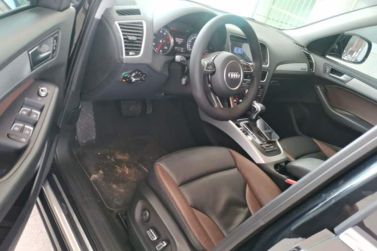 Used Audi Q5 2017 40 TFSI Technology Edition Driver Seat
