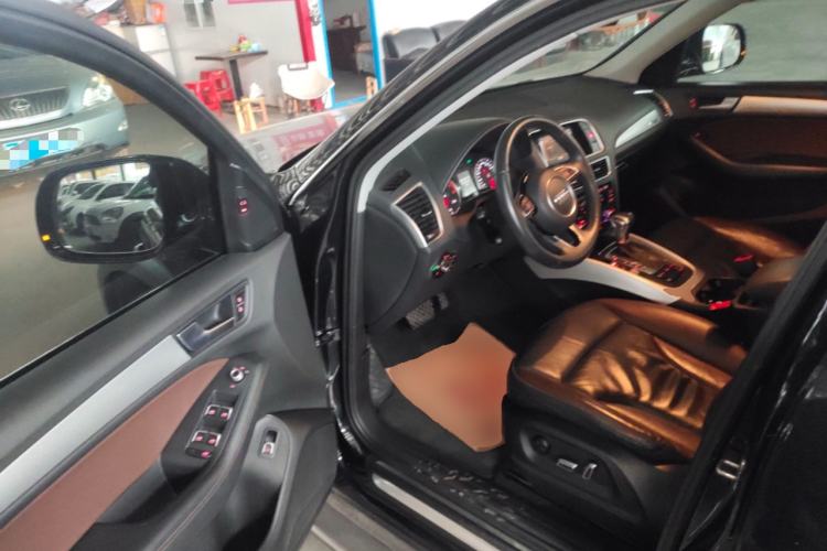 Used Audi Q5 2017 Plus 40 TFSI Technology Model Driver Seat