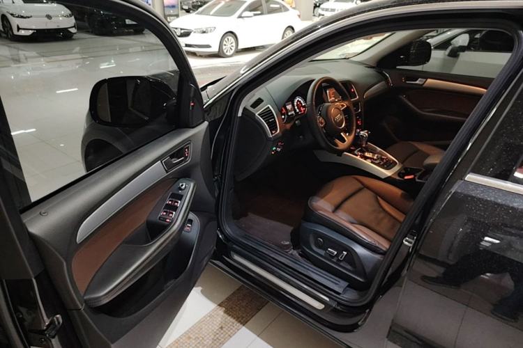 Used Audi Q5 2017 Plus 40 TFSI Technology Model Driver Seat