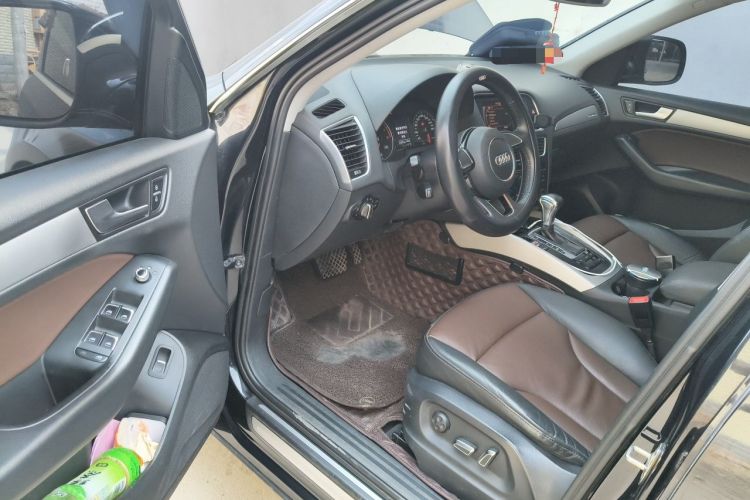Used Audi Q5 2017 Plus 40 TFSI Ambition Model Driver Seat