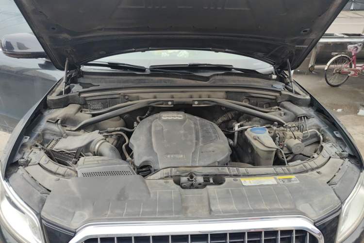 Used Audi Q5 2017 Plus 40 TFSI Ambition Model Engine Bay