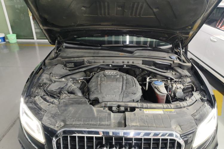 Used Audi Q5 2017 Plus 40 TFSI Ambition Model Engine Bay