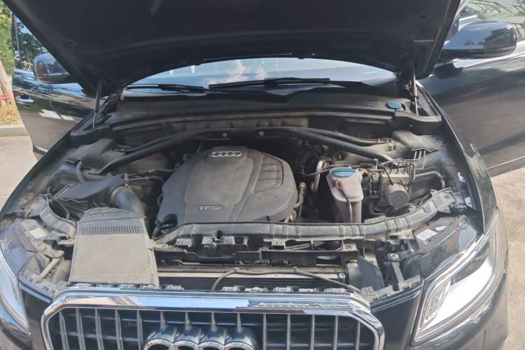 Used Audi Q5 2017 Plus 40 TFSI Ambition Model Engine Bay