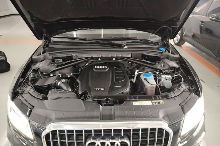 Used Audi Q5 2017 Plus 40 TFSI Ambition Model Engine Bay