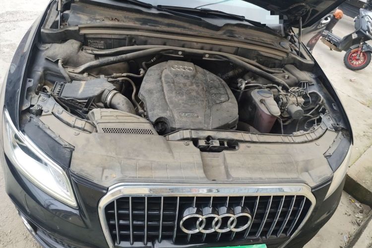 Used Audi Q5 2017 Plus 40 TFSI Ambition Model Engine Bay
