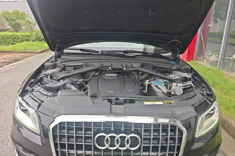 Used Audi Q5 2017 Plus 40 TFSI Ambition Model Engine Bay