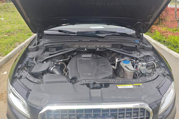 Used Audi Q5 2017 Plus 40 TFSI Ambition Model Engine Bay