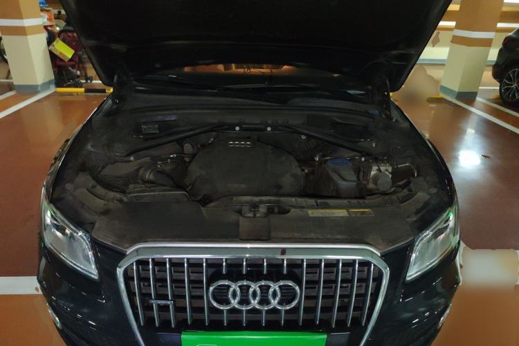 Used Audi Q5 2017 Plus 40 TFSI Ambition Model Engine Bay