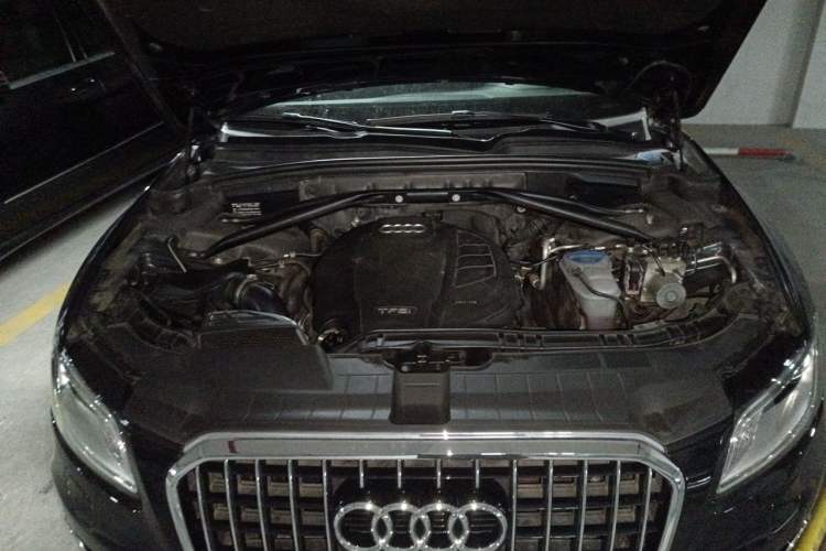 Used Audi Q5 2017 40 TFSI Technology Edition Engine Bay