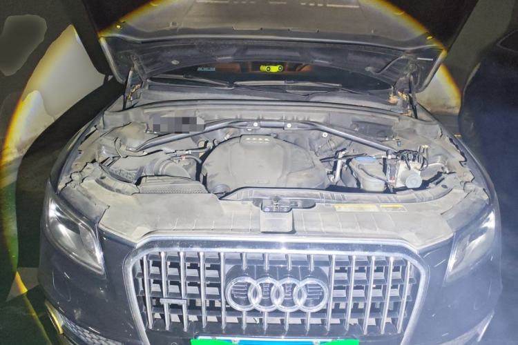 Used Audi Q5 2017 Plus 40 TFSI Ambition Model Engine Bay