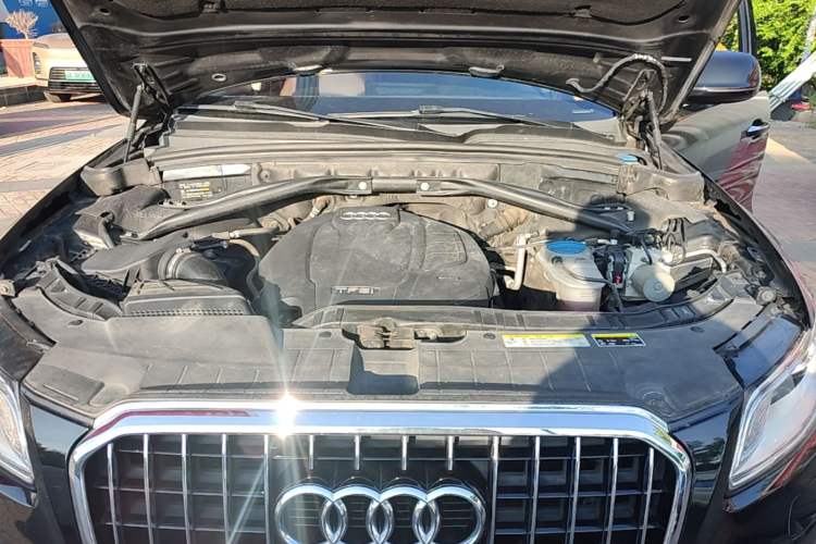 Used Audi Q5 2017 40 TFSI Technology Edition Engine Bay