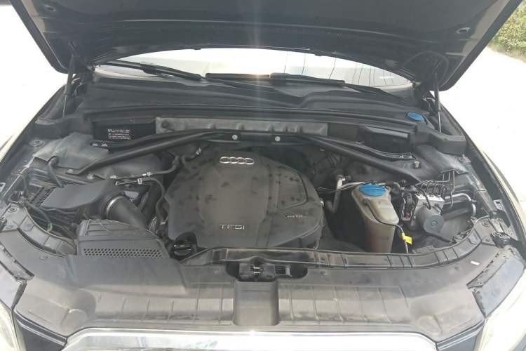 Used Audi Q5 2017 40 TFSI Comfort Model Engine Bay