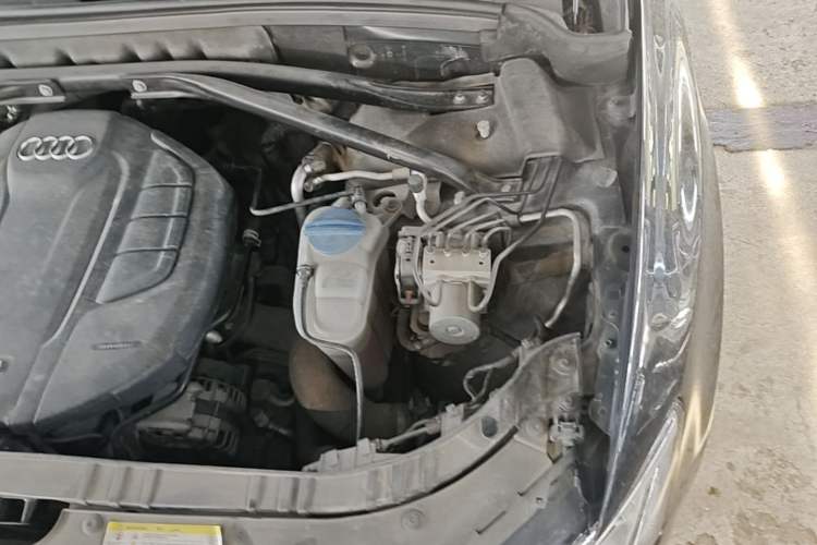 Used Audi Q5 2017 Plus 40 TFSI Ambition Model Engine Bay Left