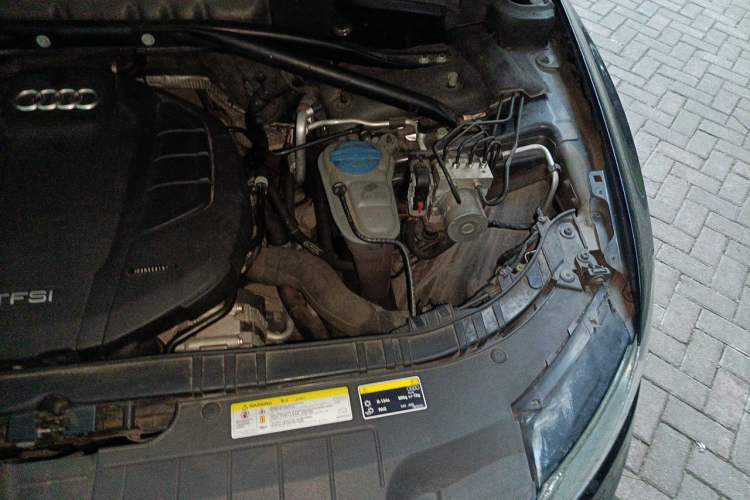 Used Audi Q5 2017 40 TFSI Technology Edition Engine Bay Left