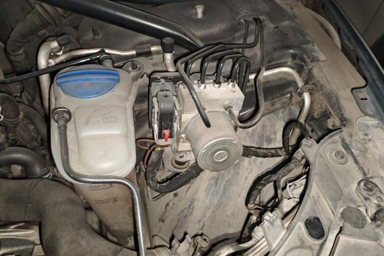Used Audi Q5 2017 Plus 40 TFSI Technology Model Engine Bay Left