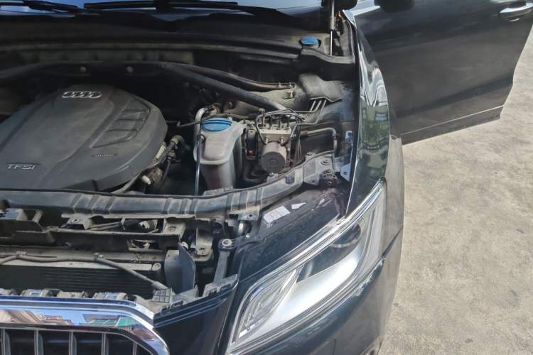 Used Audi Q5 2017 Plus 40 TFSI Ambition Model Engine Bay Left