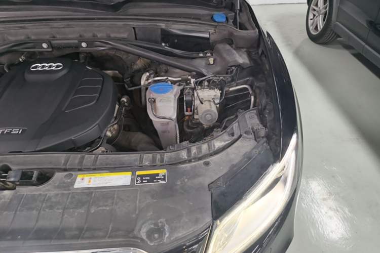 Used Audi Q5 2017 Plus 40 TFSI Ambition Model Engine Bay Left