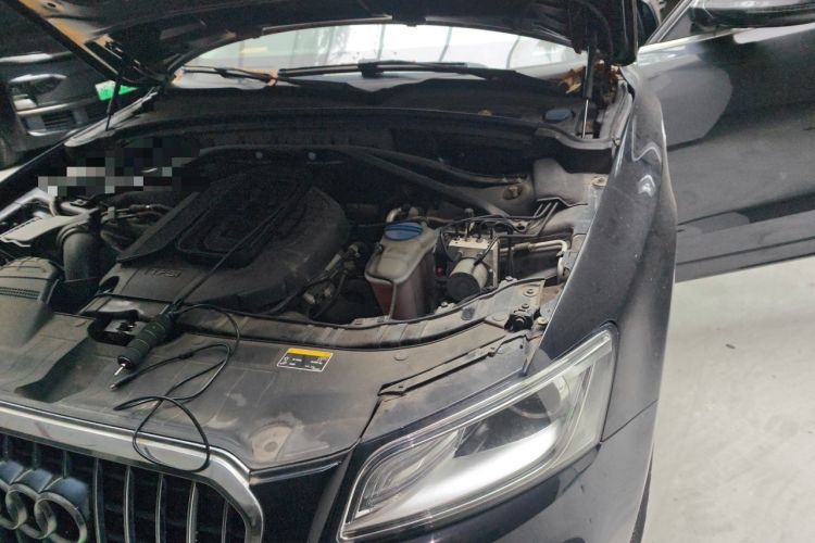 Used Audi Q5 2017 Plus 40 TFSI Ambition Model Engine Bay Left