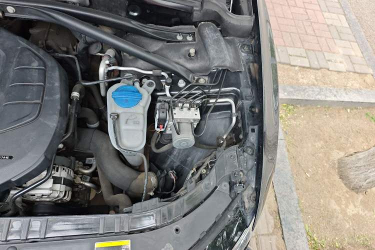 Used Audi Q5 2017 Plus 40 TFSI Ambition Model Engine Bay Left