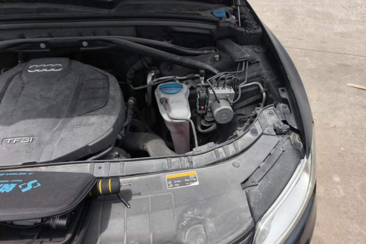 Used Audi Q5 2017 40 TFSI Comfort Model Engine Bay Left