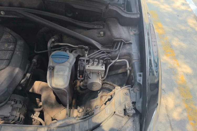 Used Audi Q5 2017 40 TFSI Comfort Model Engine Bay Left