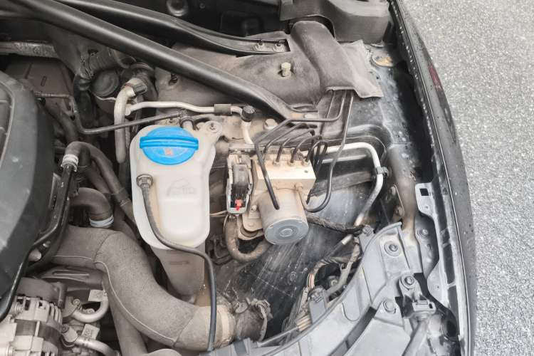 Used Audi Q5 2017 Plus 40 TFSI Ambition Model Engine Bay Left