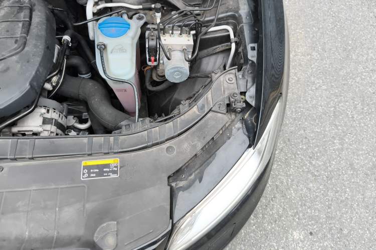 Used Audi Q5 2017 40 TFSI Comfort Model Engine Bay Left