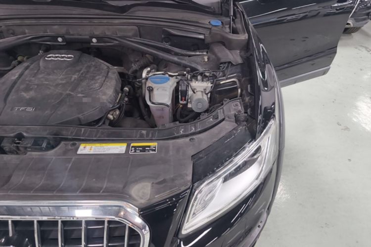 Used Audi Q5 2017 40 TFSI Comfort Model Engine Bay Left