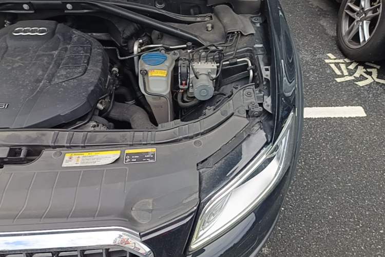 Used Audi Q5 2017 40 TFSI Comfort Model Engine Bay Left