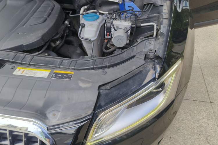 Used Audi Q5 2017 Plus 40 TFSI Ambition Model Engine Bay Left