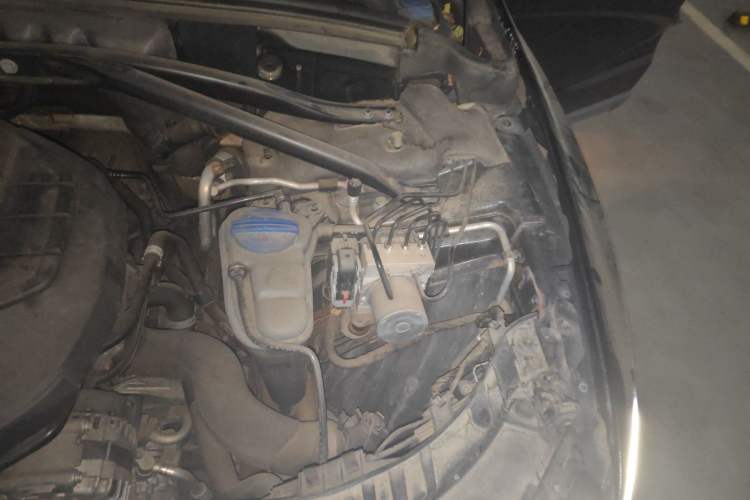 Used Audi Q5 2017 Plus 40 TFSI Technology Model Engine Bay Left