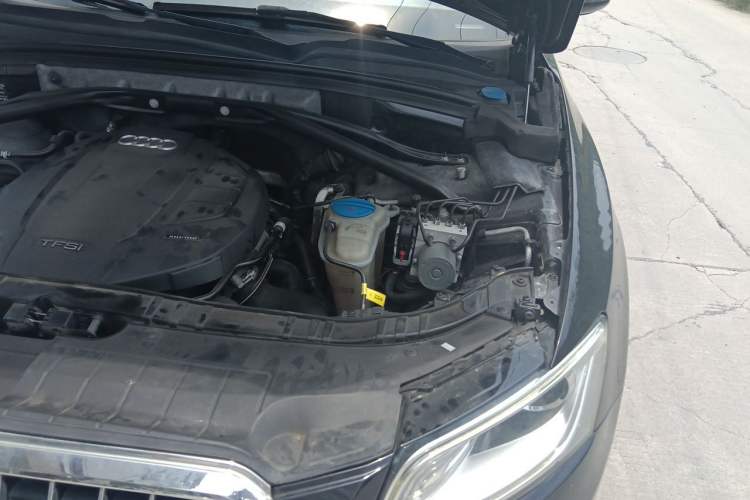 Used Audi Q5 2017 40 TFSI Comfort Model Engine Bay Left