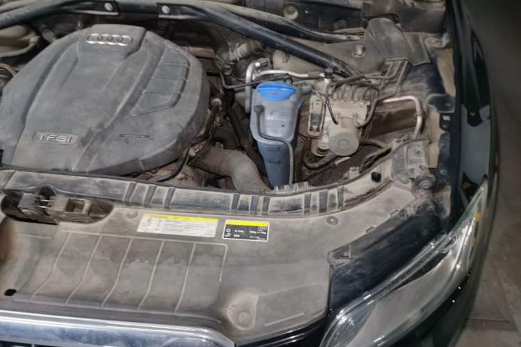 Used Audi Q5 2017 Plus 40 TFSI Ambition Model Engine Bay Left