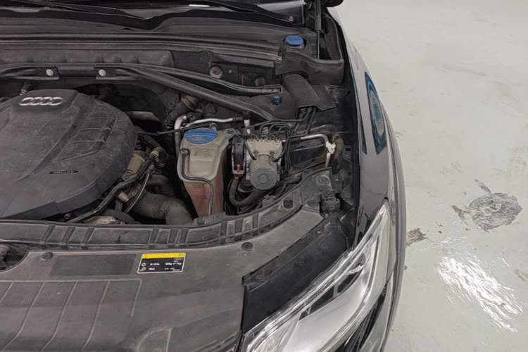 Used Audi Q5 2017 40 TFSI Technology Edition Engine Bay Left