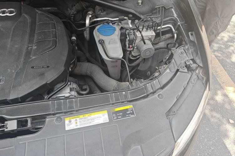 Used Audi Q5 2017 Plus 40 TFSI Ambition Model Engine Bay Left